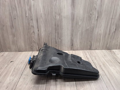 OEM BMW G12 G30 540 M550 750 M760 Windshield Wiper Washer Reservoir Tank Pump