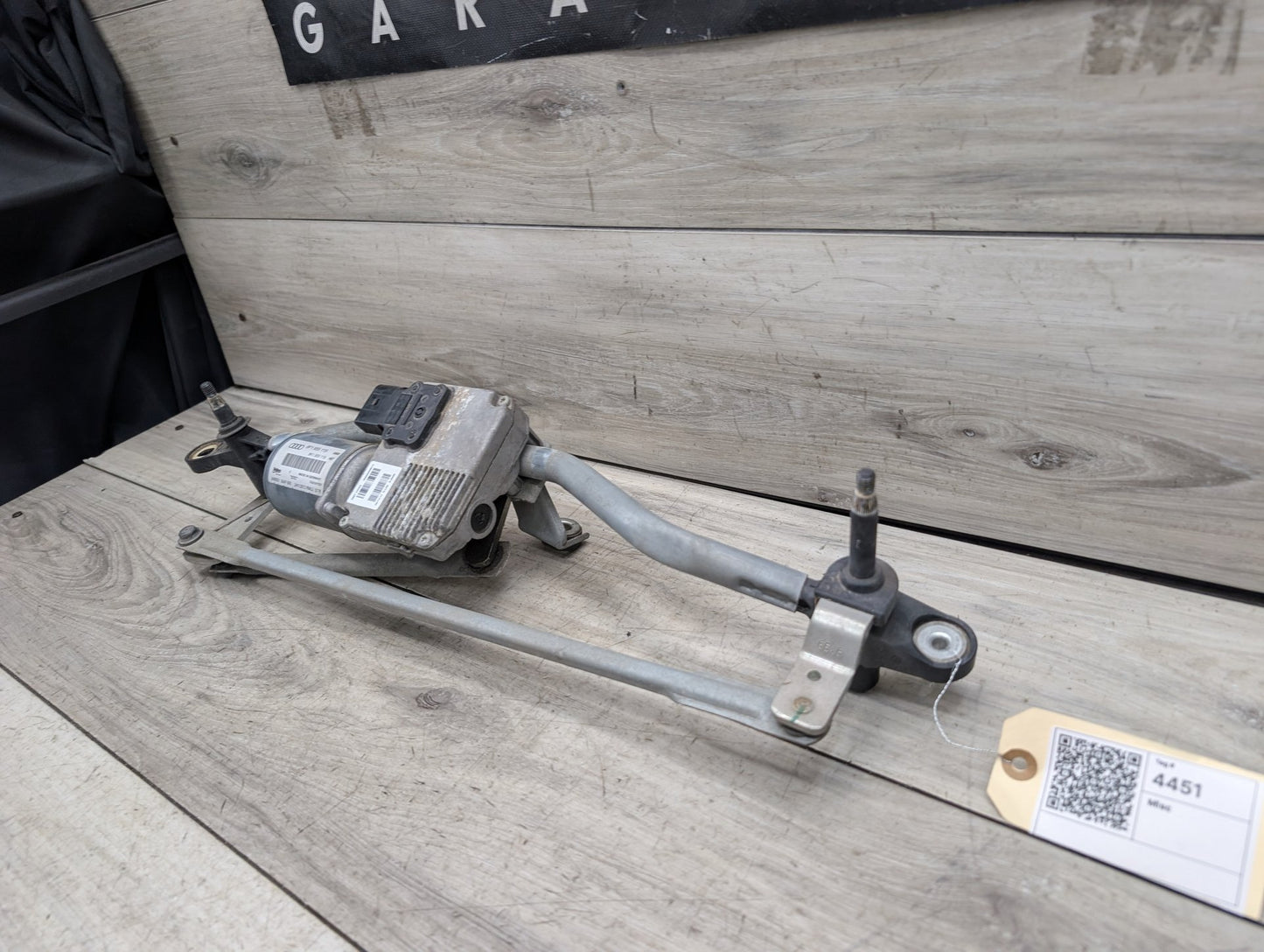 2008 - 2017 Audi S5 8T Front Windshield Wiper Motor 8F1955119