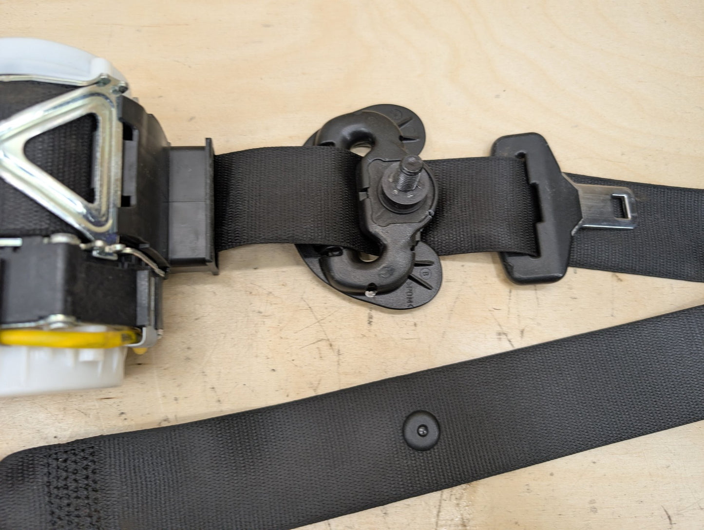 09-11 OEM BMW E90 E91 328 335 LCI Front Left Driver Seat Belt Retractor Black