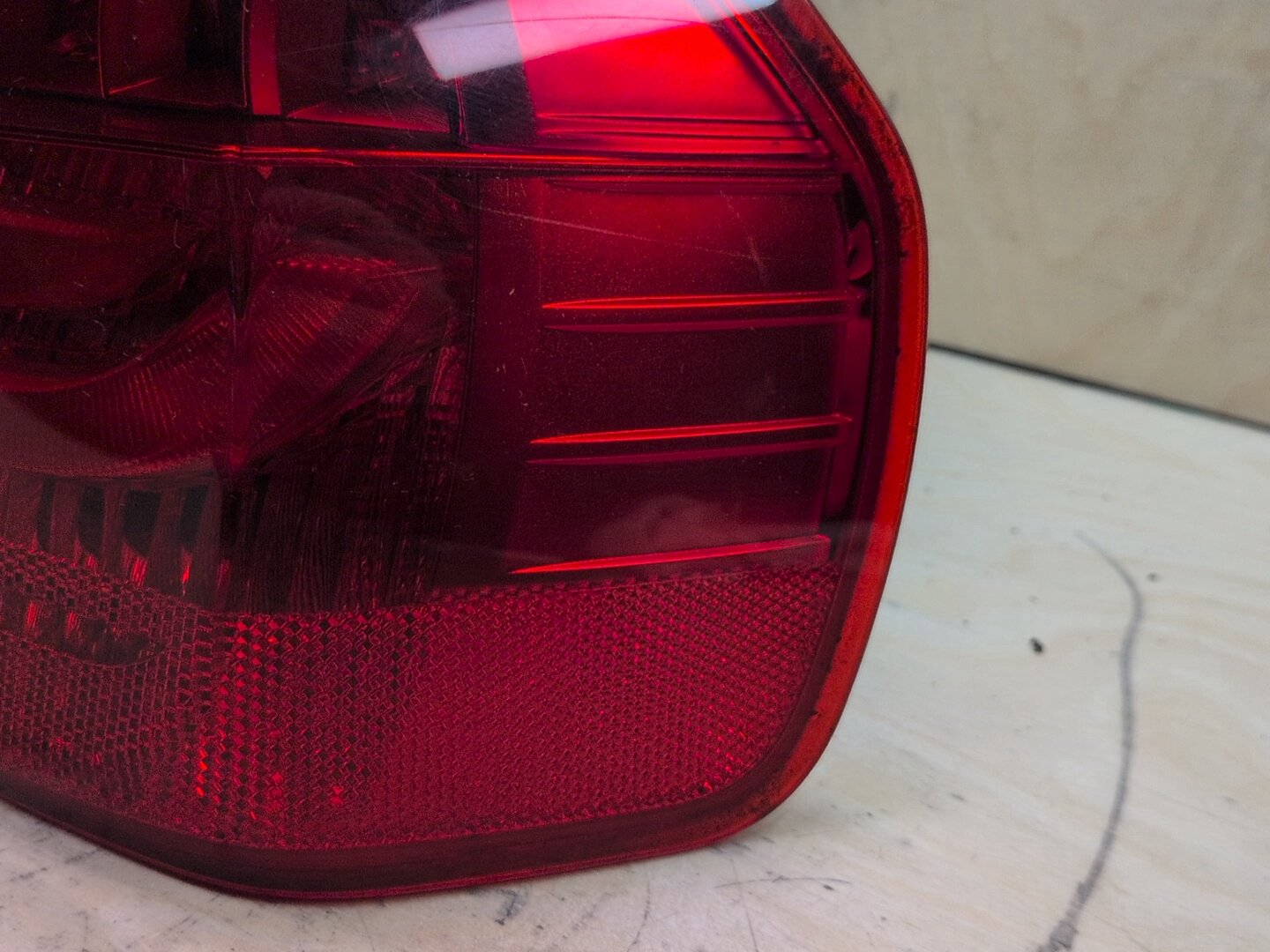 09-11 OEM BMW E90 328 335 M3 LCI Rear Right Passenger Side Outer Tail Light