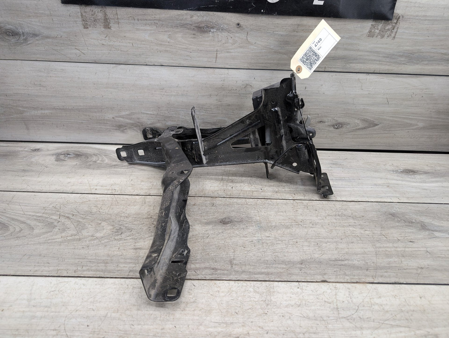 2018 - 2024 BMW X3 G01 Left Driver Headlight Bracket 7400113 B46B20O1