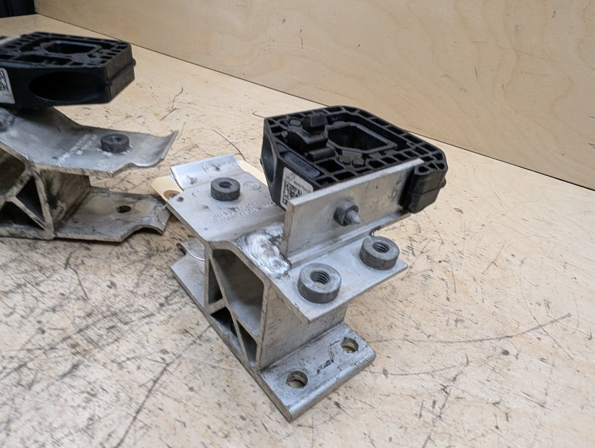 2019-2026 BMW X5 G05 Radiator Lower Mounting Brackets SET 8642753 OEM