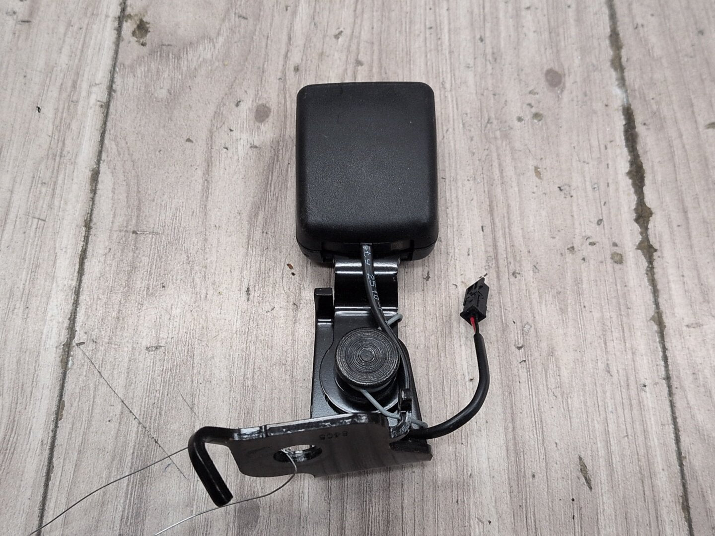 OEM BMW F95 F96 G05 G06 X5 X6 Rear Left Driver 2nd Row Seat Belt Seatbelt Buckle