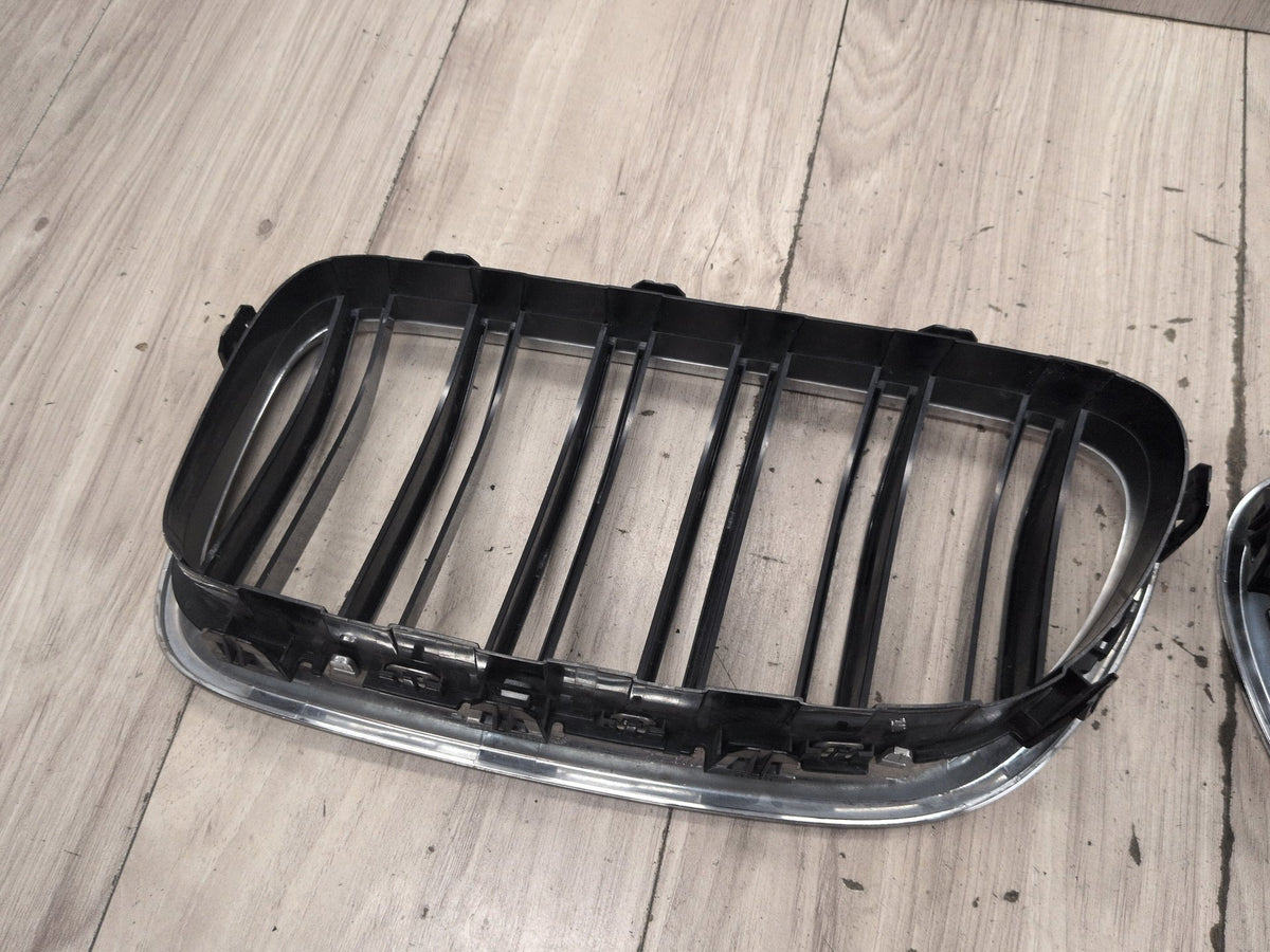 2011-2016 BMW M5 F10 Front Left Right Upper Bumper Grilles SET 8057228 OEM