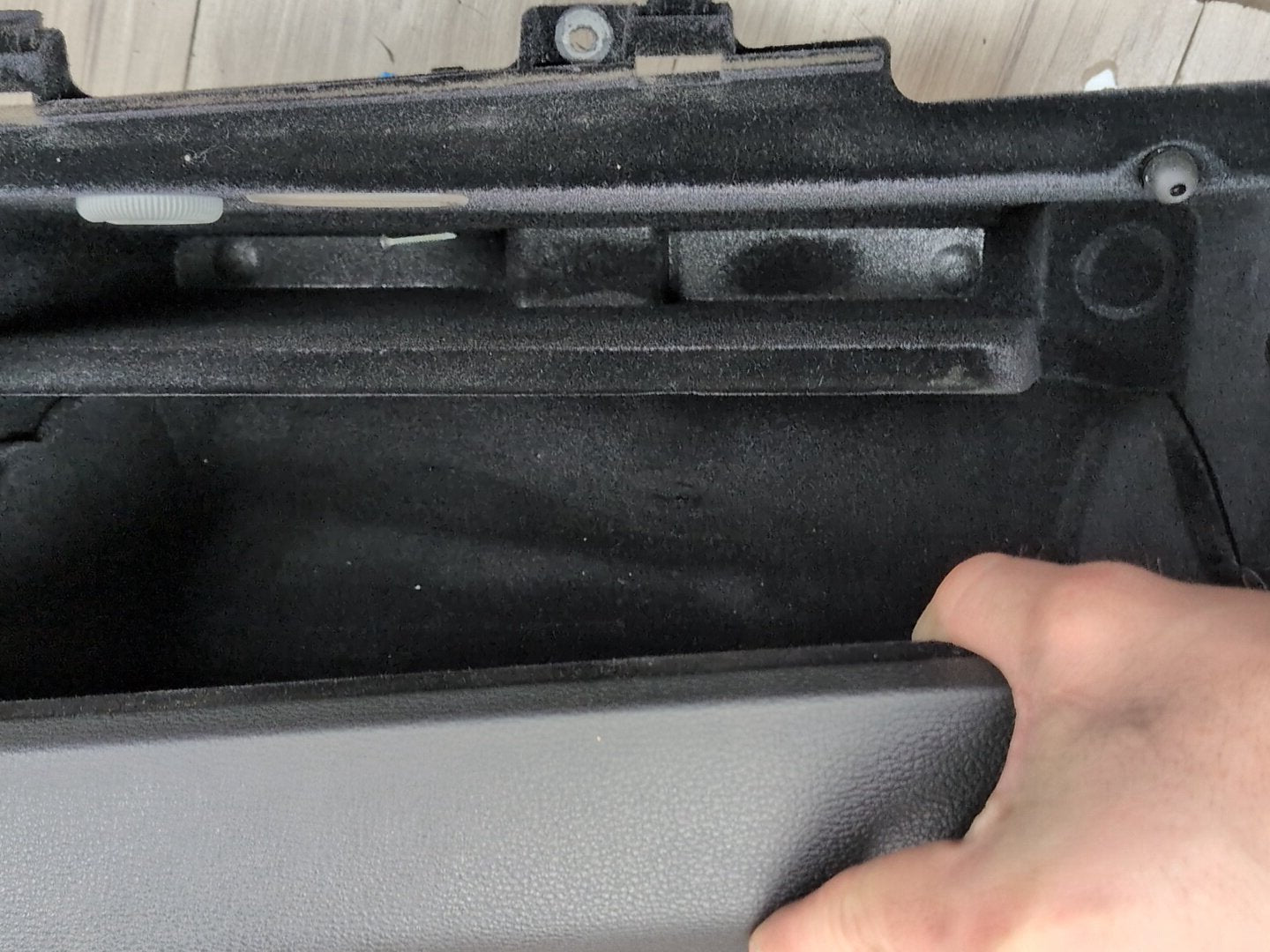 2009-2012 Mercedes-Benz E550 W212 Dashboard Dash Board Panel Glove Box Assemly A2126800091 OEM