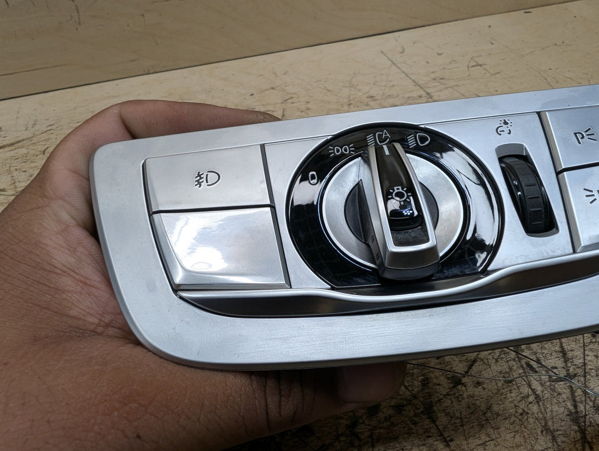2016-2019 BMW 740Li G12 Headlamp Switch 9472976 OEM