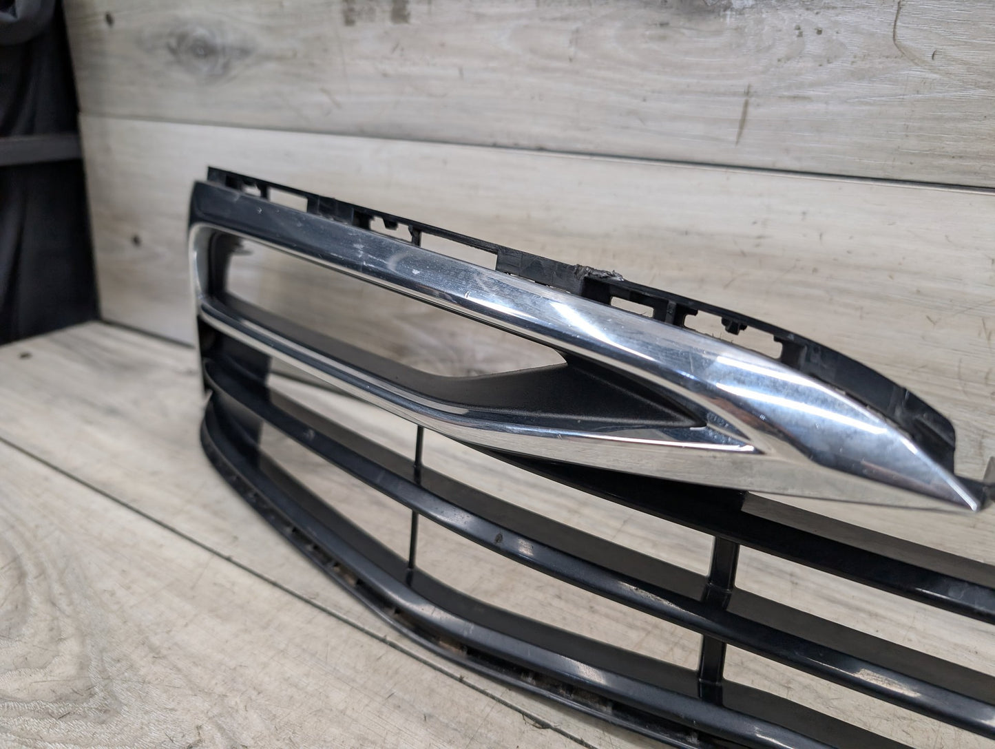 2017-2023 BMW 530i G30 Front Right Passenger Bumper Cover Grille 7385278