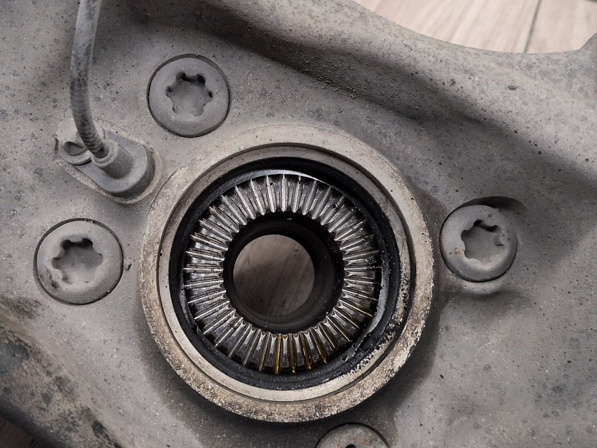 OEM BMW G30 530 540 M550 AWD Front Right Passenger Hub Spindle Knuckle Bearing