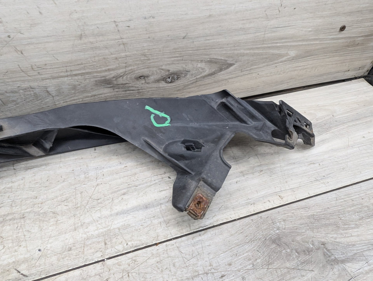 08-13 BMW E82 E88 128 135 Right Passenger Headlight Arm Bracket Support Mount