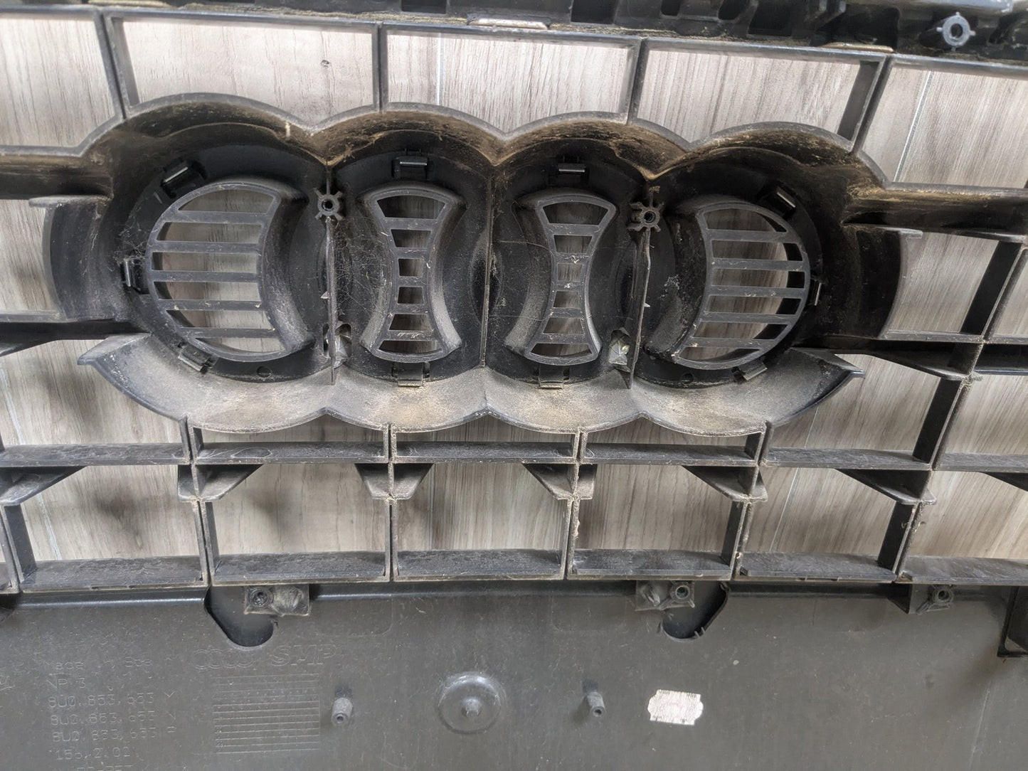 15-18 OEM Audi Q3 8U Front Middle Center Bumper Cover Grille 8U0853651AA