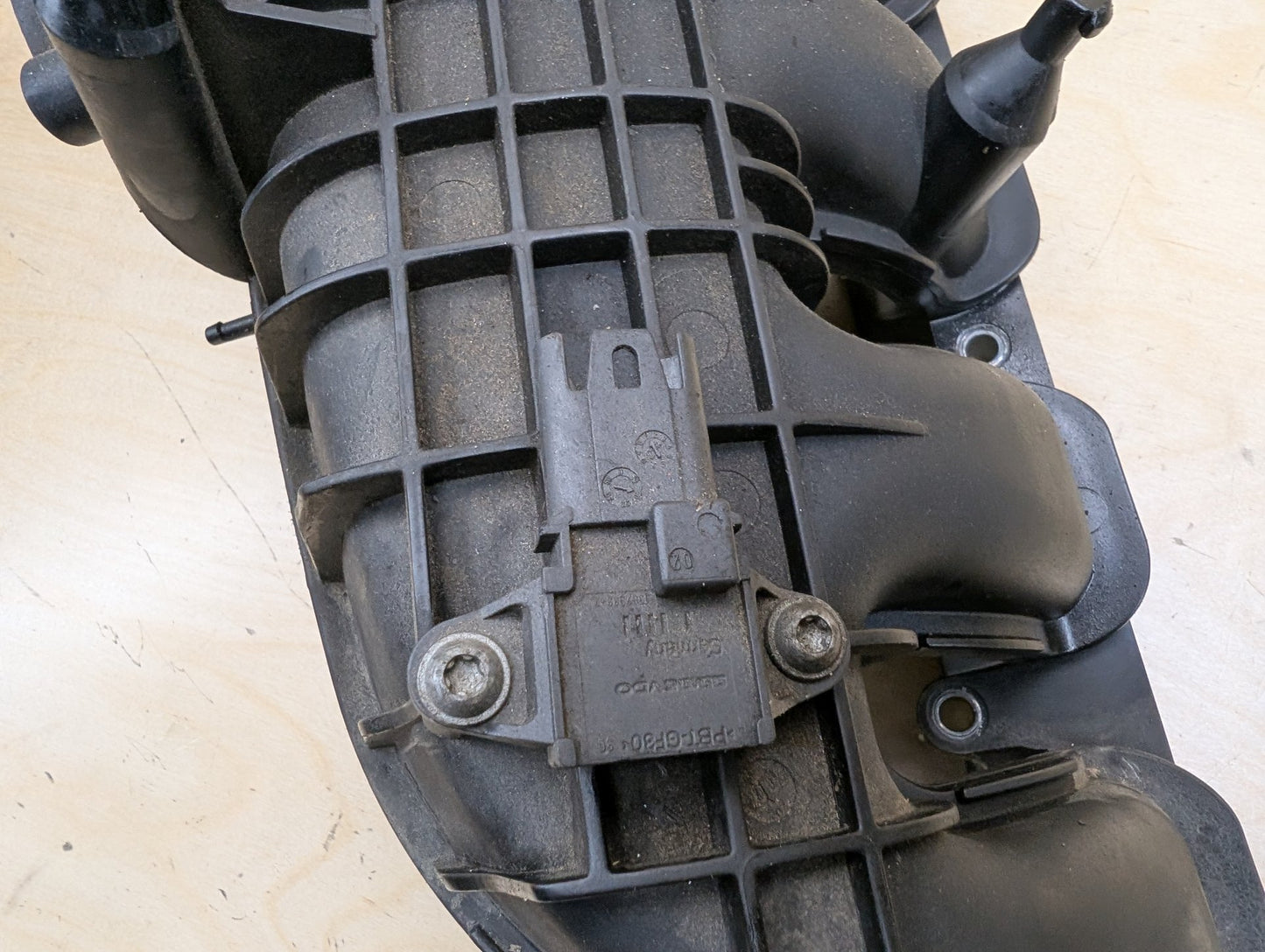 06-12 OEM BMW E82 E88 135 E90 E92 E93 335 F01 F02 740 Engine N54 Intake Manifold