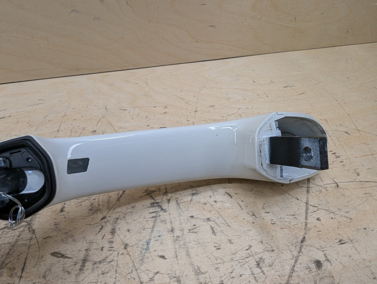 2019-2026 BMW 330i G20 Front Left Driver Exterior Door Handle 7470567 OEM