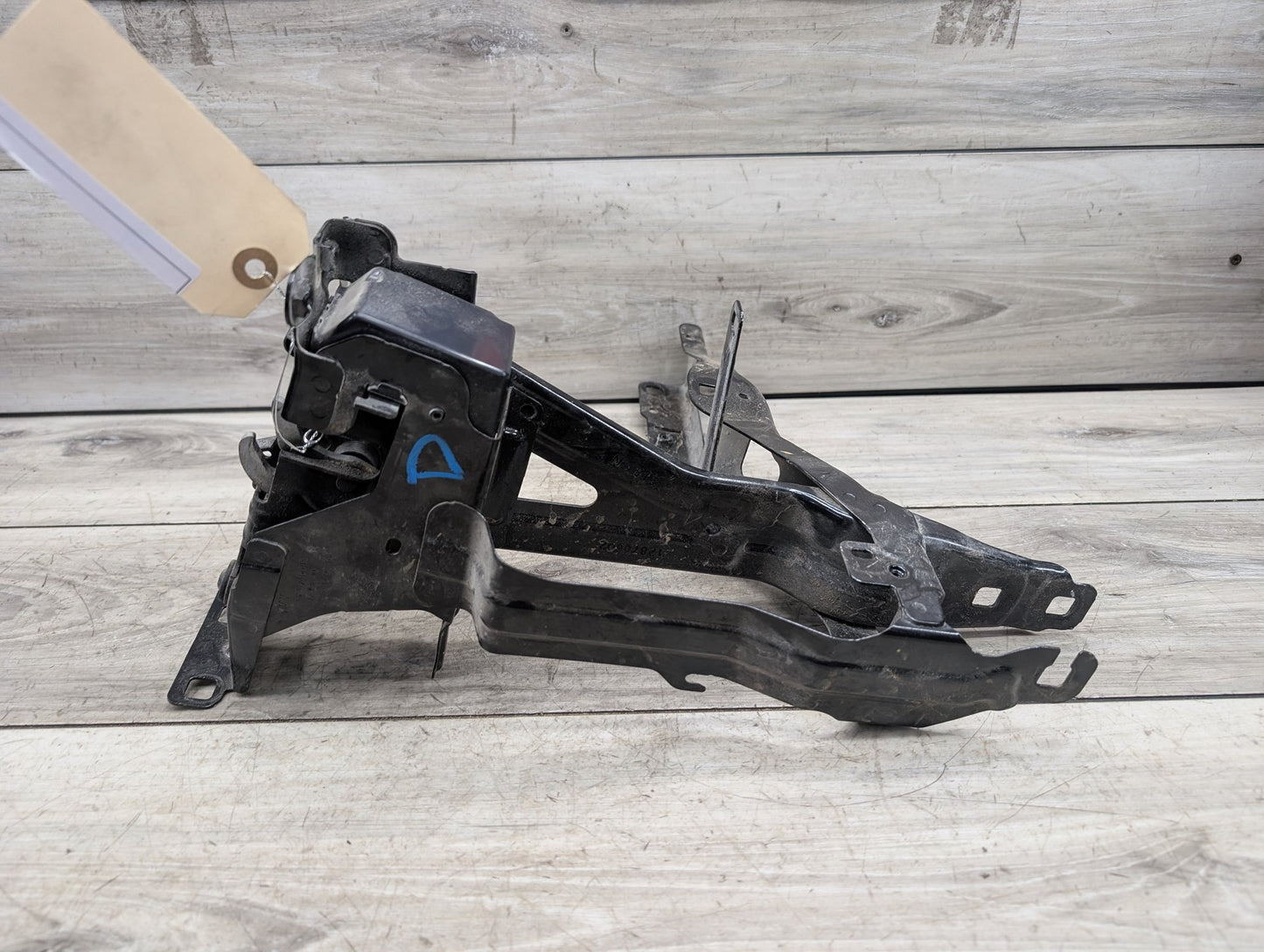 2018 - 2024 BMW X3 G01 Left Driver Headlight Bracket 7400113 B46B20O1