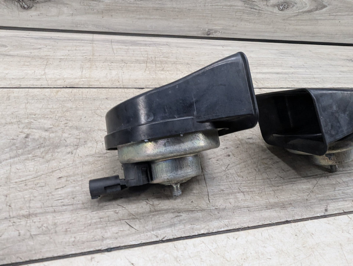 2007-2013 BMW 328i E93 Alarm Horns SET 7159421