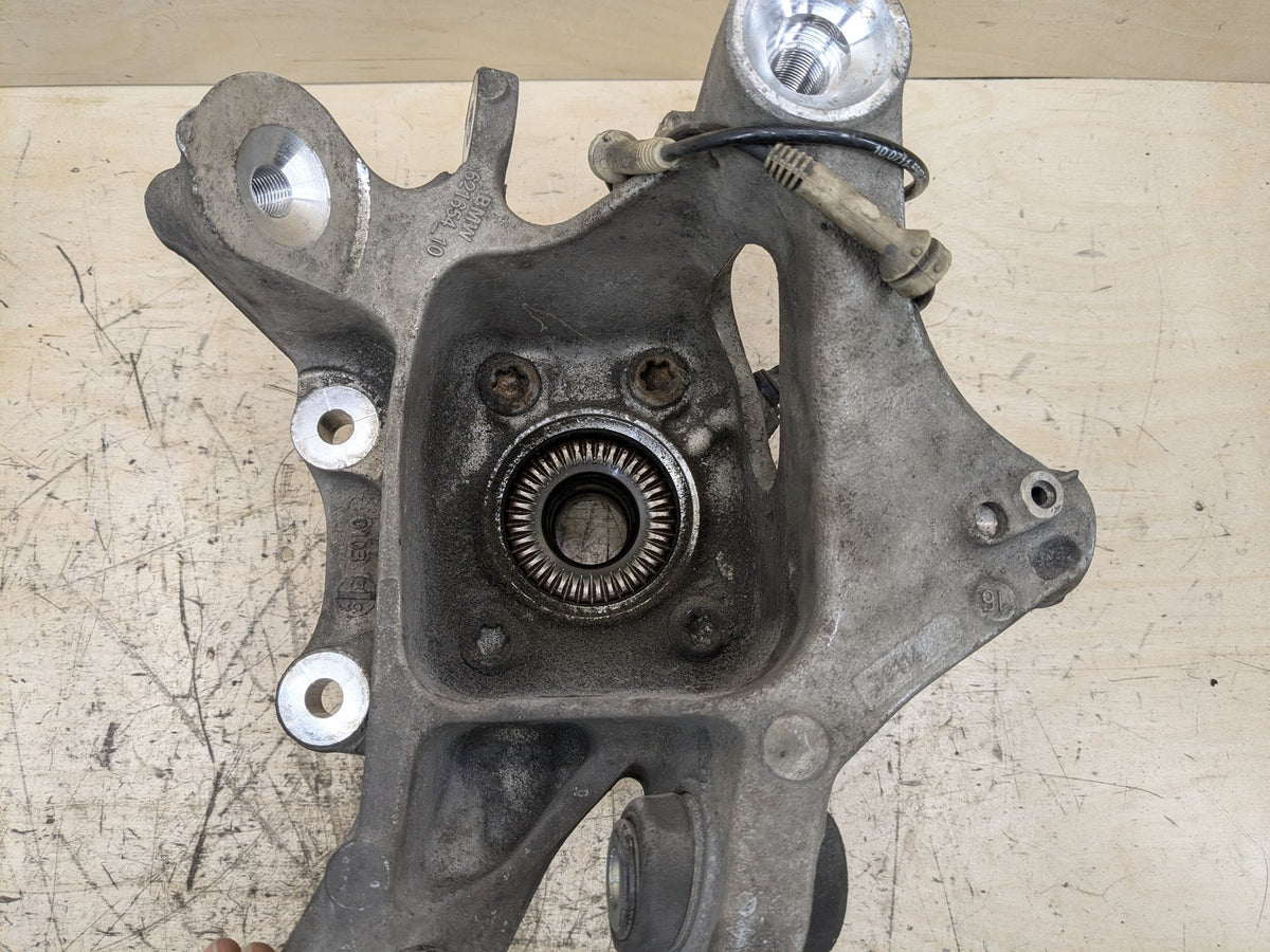 2016-2019 BMW 740i G12 Rear Right Spindle Knuckle w/ Bearing 6861136 OEM