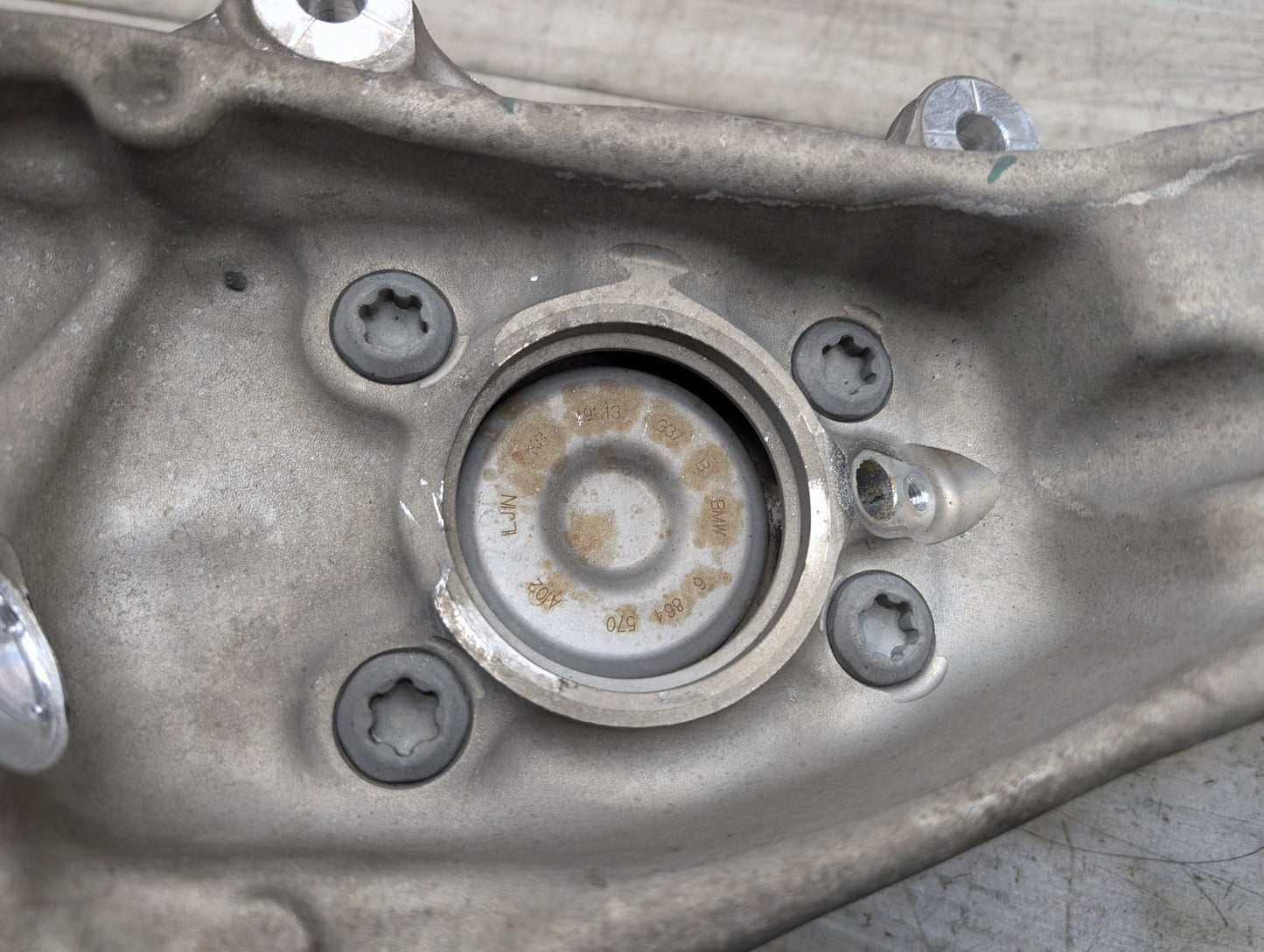 2019-2026 BMW X5 G05 Front Left Driver Spindle Knuckle w/ Bearing 6876655