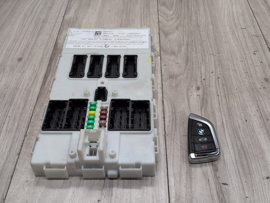 2015 - 2019 BMW X6 F86 Bdc Body Domain Fem Control Module w/ Key 6821976 S63B44T2