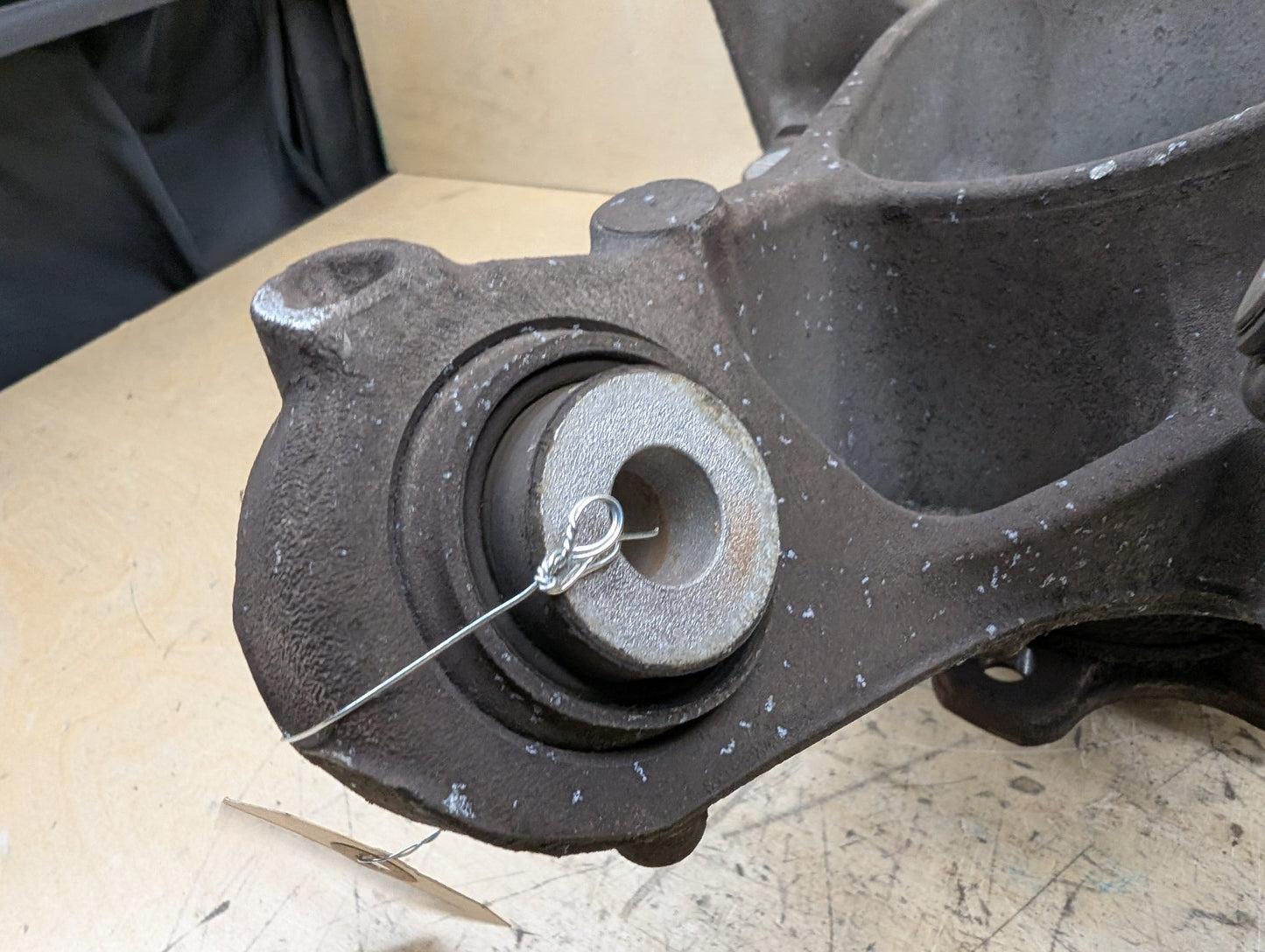 2016-2022 BMW 750i G12 Rear Right Passenger Spindle Knuckle w/ Bearing 6865662