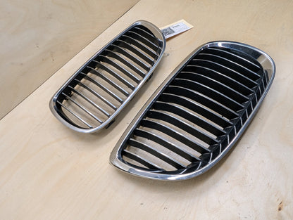2007-2013 BMW 328i E93 Front Left Right Upper Bumper Cover Kidney Grilles SET 7157277