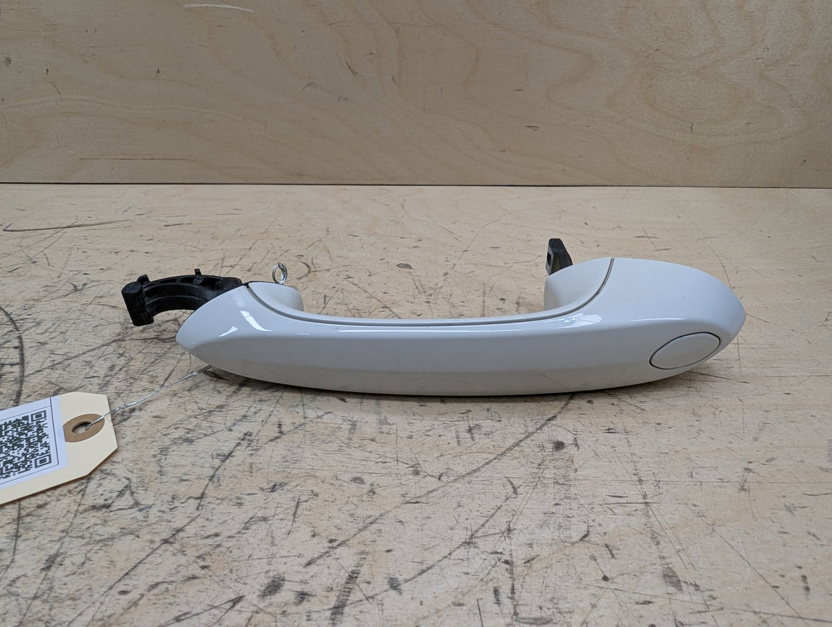 2019-2026 BMW 330i G20 Front Left Driver Exterior Door Handle 7470567 OEM