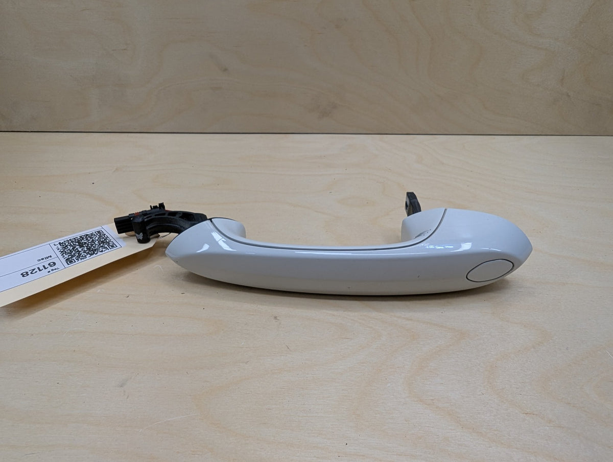 2018-2024 BMW X3 G01 Front Left Driver Exterior Door Handle w/ Comfort Access 8492061