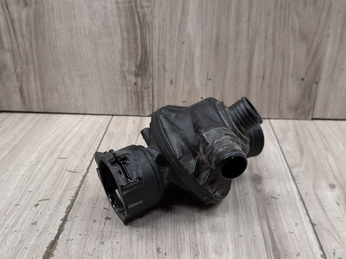 OEM BMW F15 F16 F23 F30 F32 F33 F36 Engine N55 Water Coolant Thermostat Housing