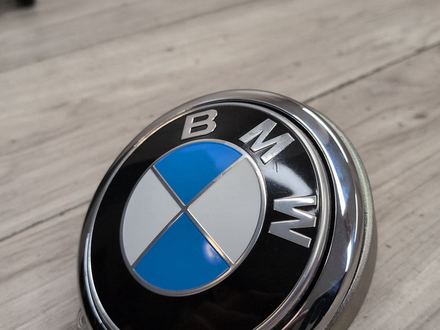 2012-2018 BMW M6 F06 - Liftgate Trunk Lid Emblem PN: 7273659