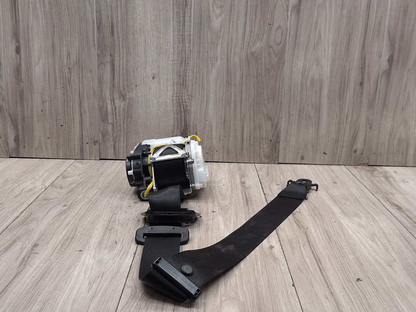 OEM BMW F90 G30 530 540 M550 M5 Front Right Passenger Seat Belt Retractor Black