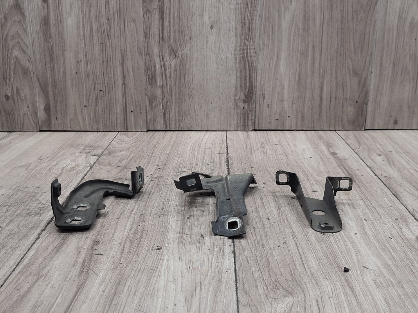 15-20 OEM BMW F80 F82 F83 M3 M4 Left Driver Fender Bracket Mount Carrier SET