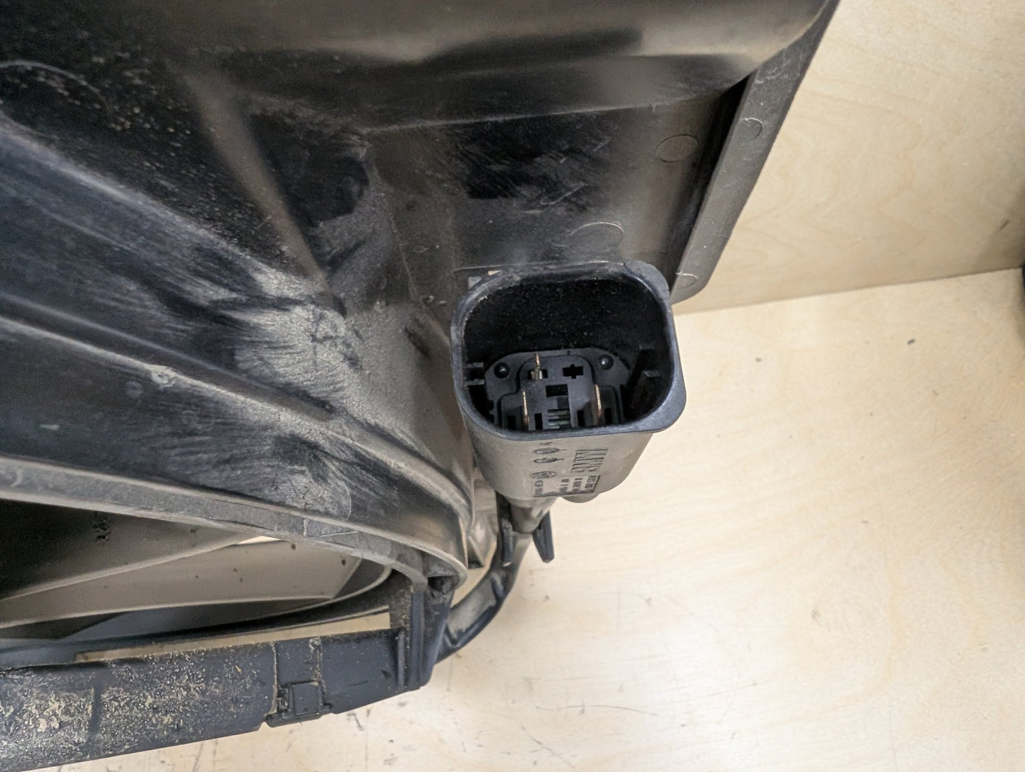 2012-2018 BMW 320i F30 Radiator Fan Shroud Housing w/ Motor 8641963