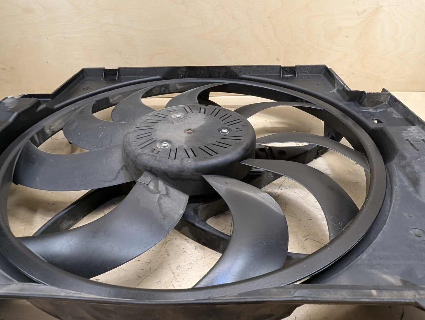 2012-2018 BMW 320i F30 Radiator Fan Shroud Housing w/ Motor 8641963