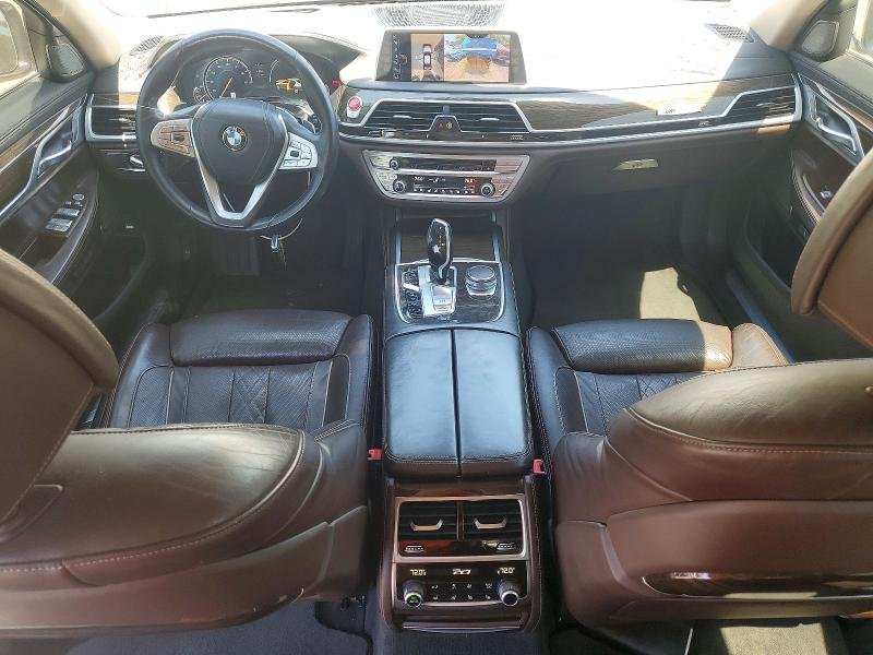 2016 BMW 750i G12