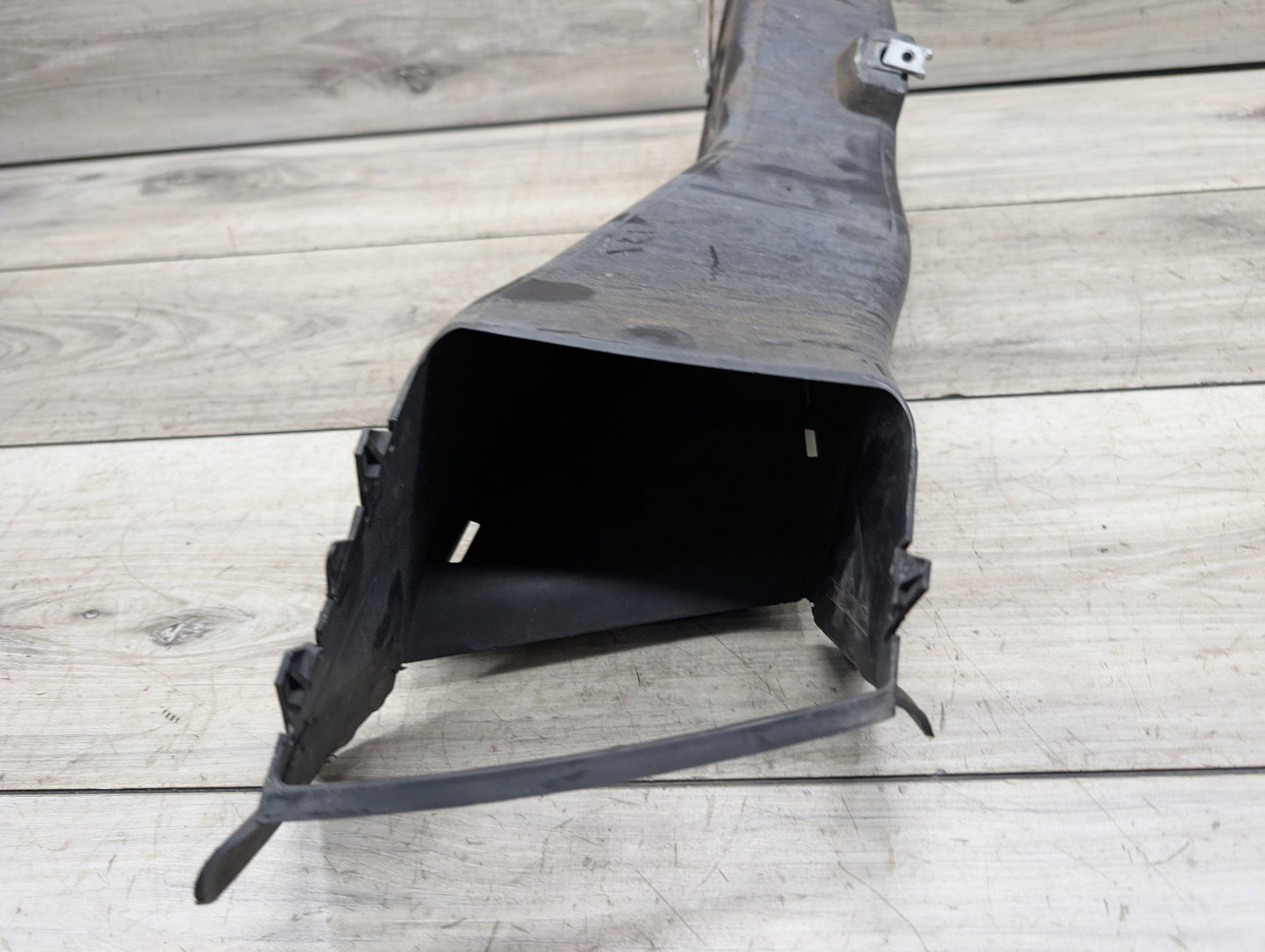 2007-2013 BMW X5 E70 Right Passenger Brake Air Duct 7222878