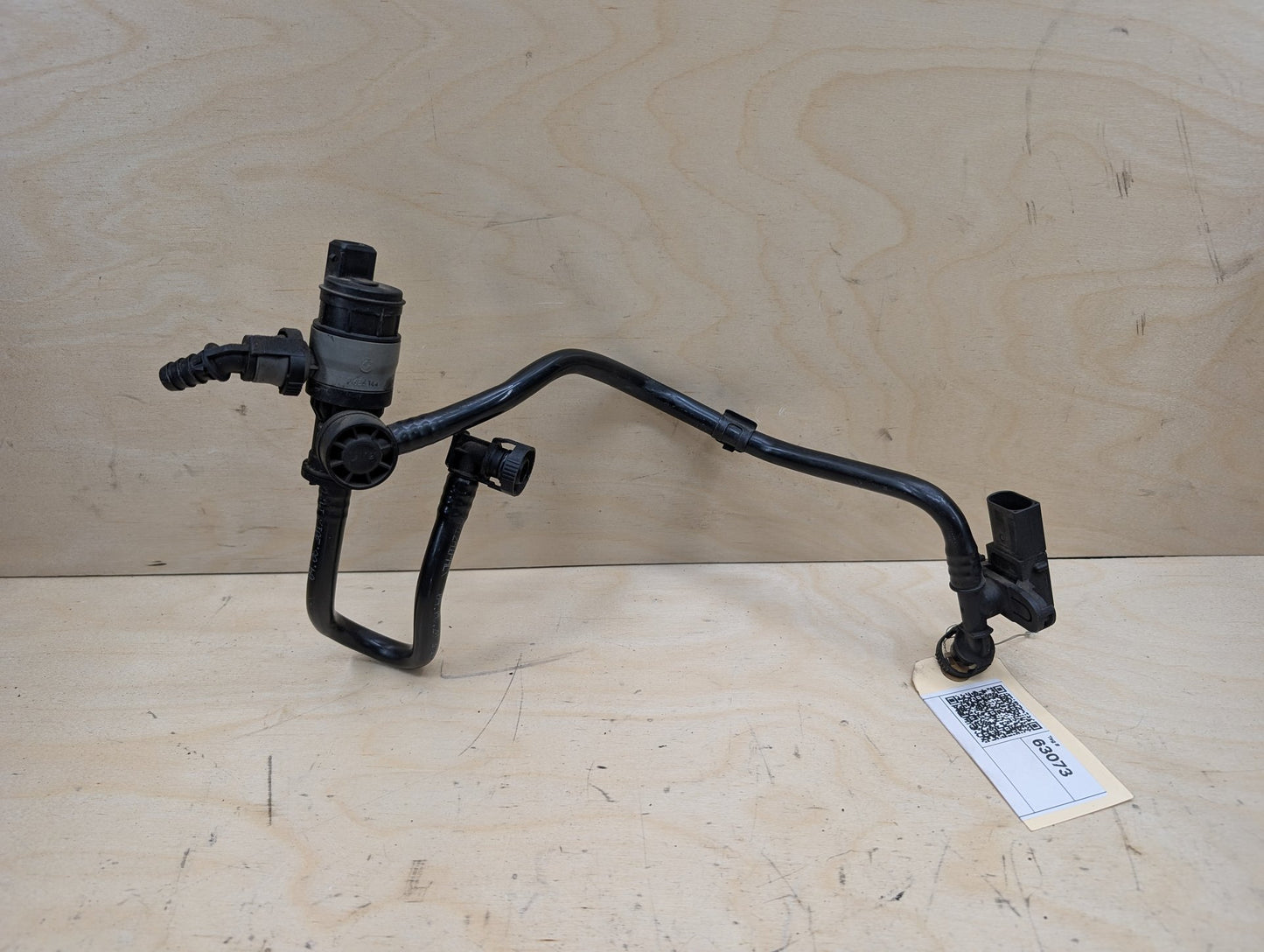 2012-2018 BMW 328i F30 Fuel Tank Ventilation Breather Valve 7636144