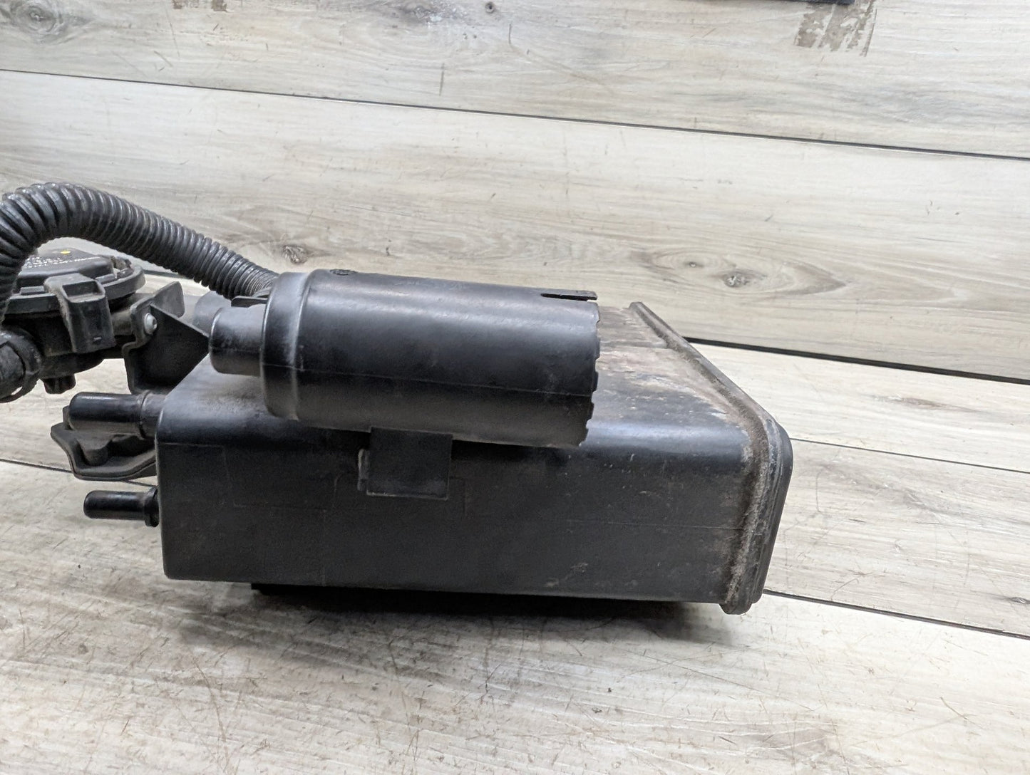 2009-2015 BMW 750Li F02 Fuel Vapor Charcoal Canister 7312781