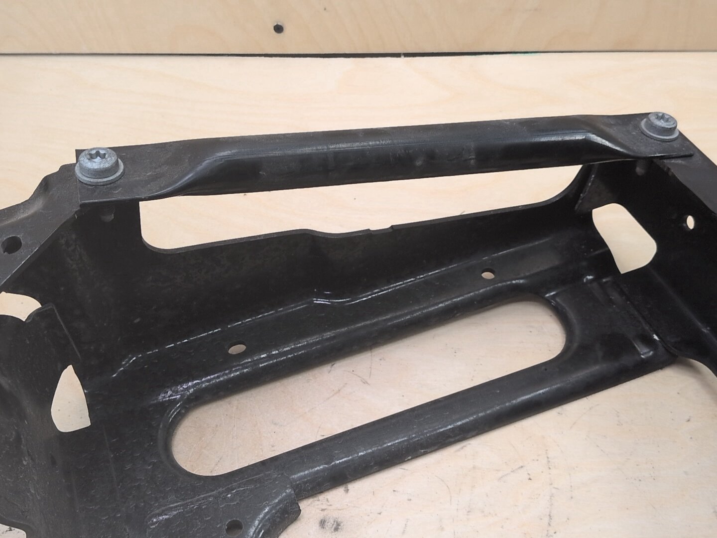 OEM BMW G01 G02 F97 X3 X4 Front Right Passenger Radiator Reinforcement Bracket