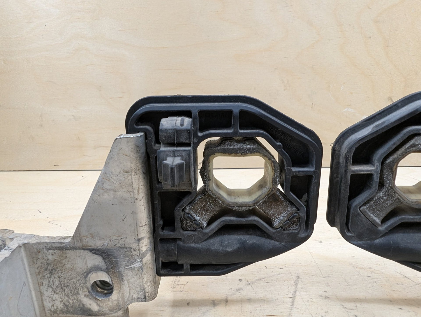 OEM BMW F22 F23 F30 F32 F33 F36 Left Right Radiator Carrier Support Bracket SET