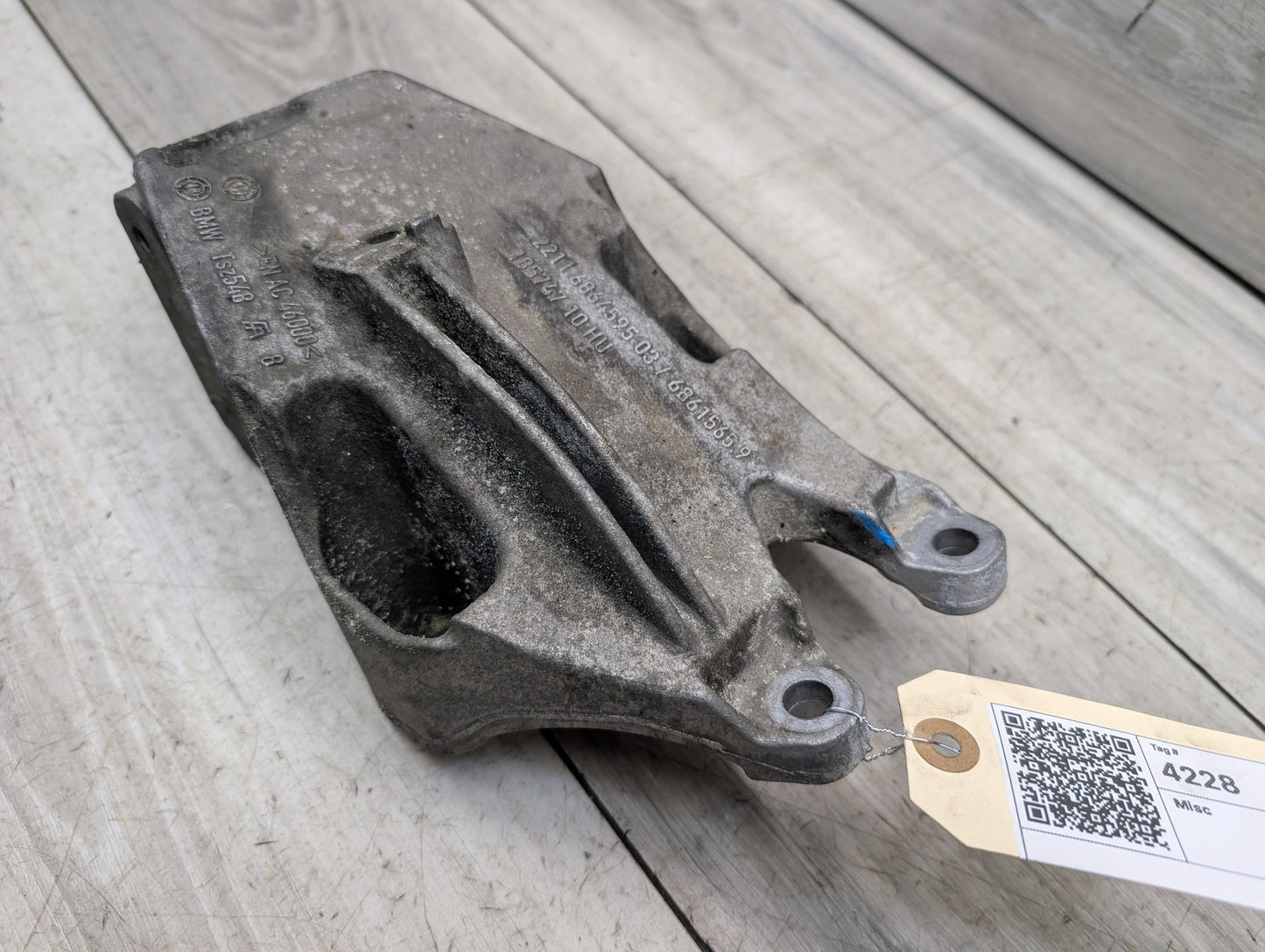 2019 - 2026 BMW 330i G20 Left Driver Engine Bracket Support Mount 6864595 B46B20O1