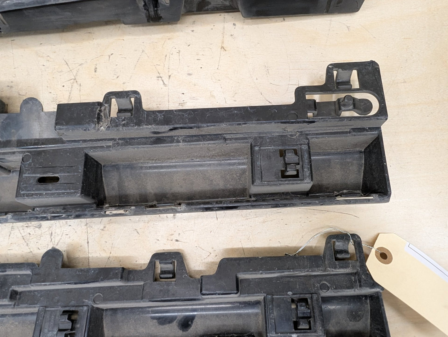 2012-2018 BMW 320i F30 Right Passenger Side Skirt Rocker Panel Brackets SET 7256920