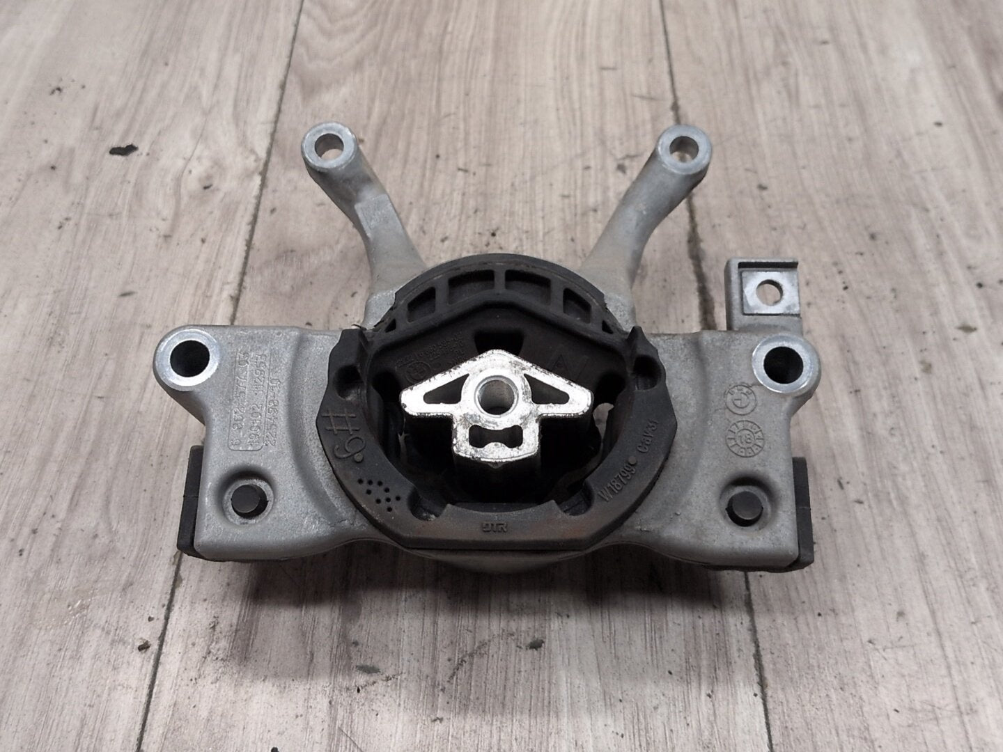 2018-2024 BMW X3 G01 Transmission Mount Bracket 6861567