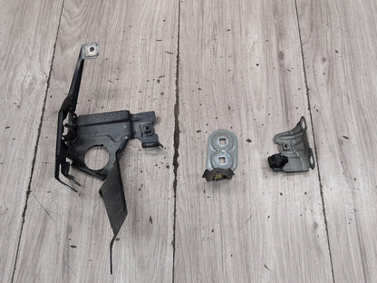 2012-2018 BMW M6 F06 Front Right Passenger Fender Brackets SET 7230584
