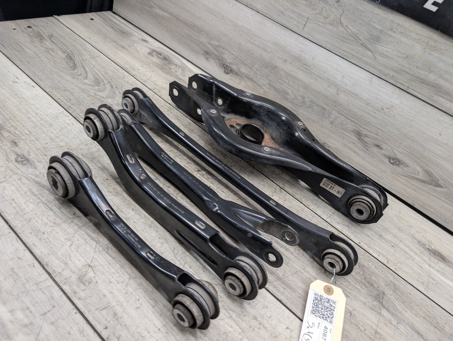 2019 - 2026 BMW 330i G20 Rear Left Driver Control Arms SET 6867541 B46B20O1