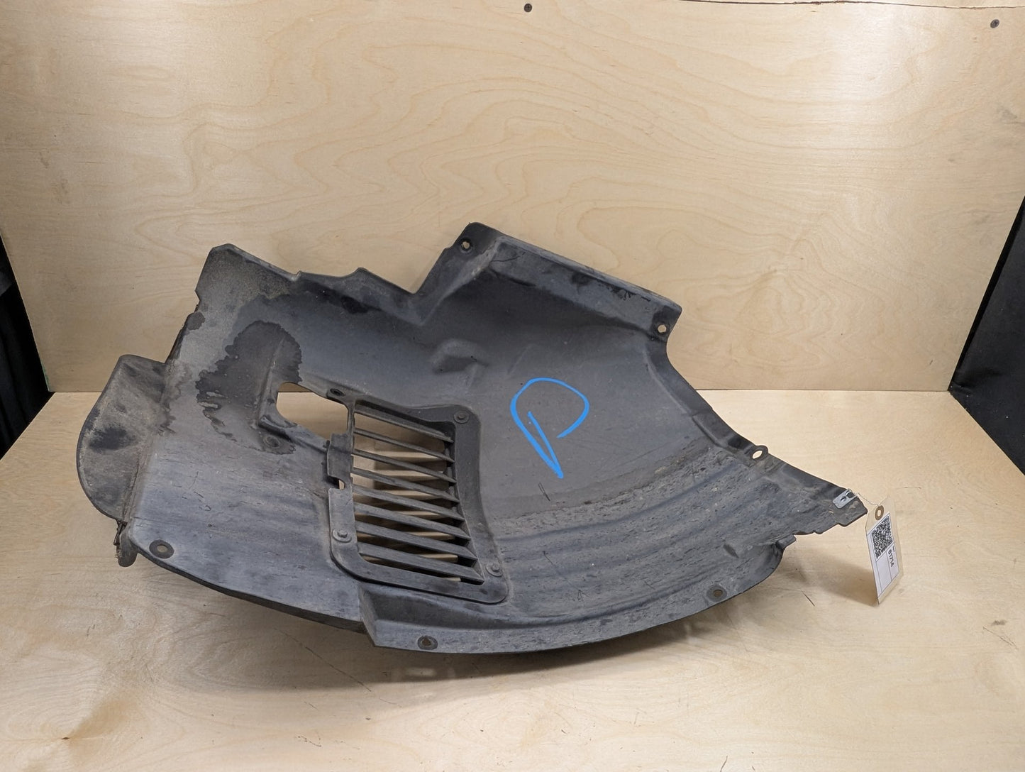 2007-2013 BMW 335i E93 Front Right Passenger Wheel Fender Liner Splash Guard 7162832