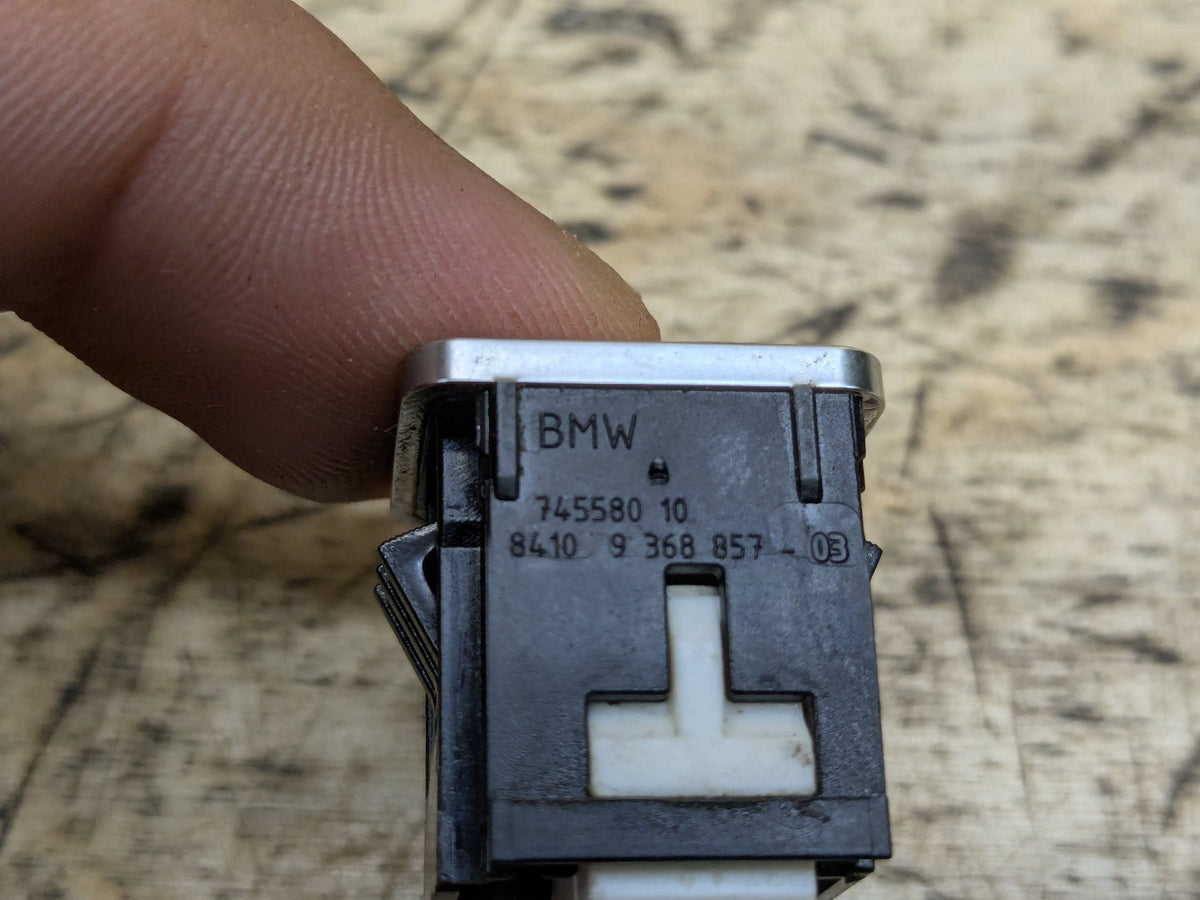 2016-2019 BMW 750i G12 AUX/ USB Charger Port Socket 9368857 OEM