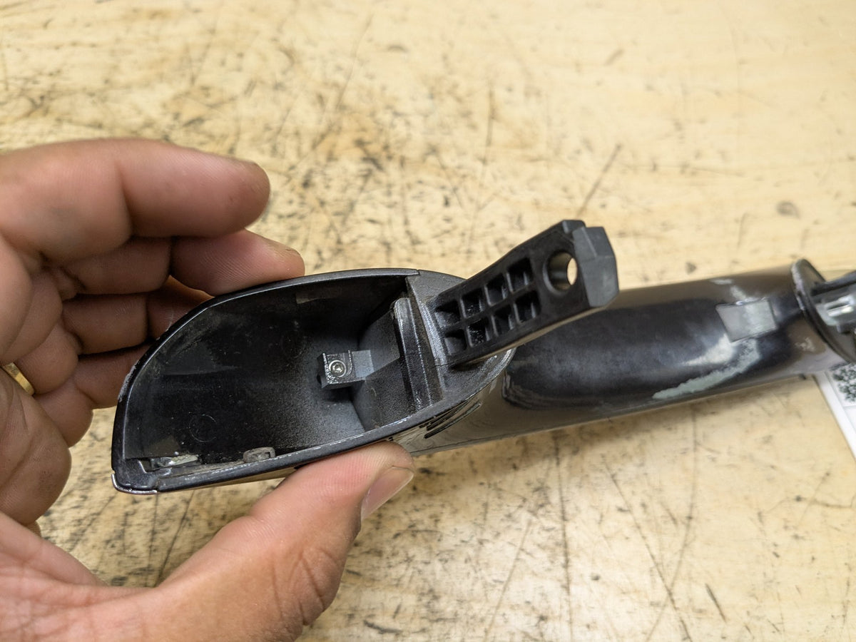 2016-2019 BMW 750i G12 Front or Rear Right Passenger Exterior Door Handle w/ Comfort Access 7411038 OEM