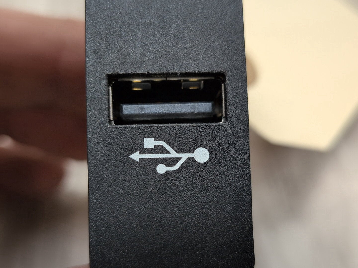 2014 - 2020 BMW 440i F36 AUX / USB Charger Port Socket 9230248 B58B30M0