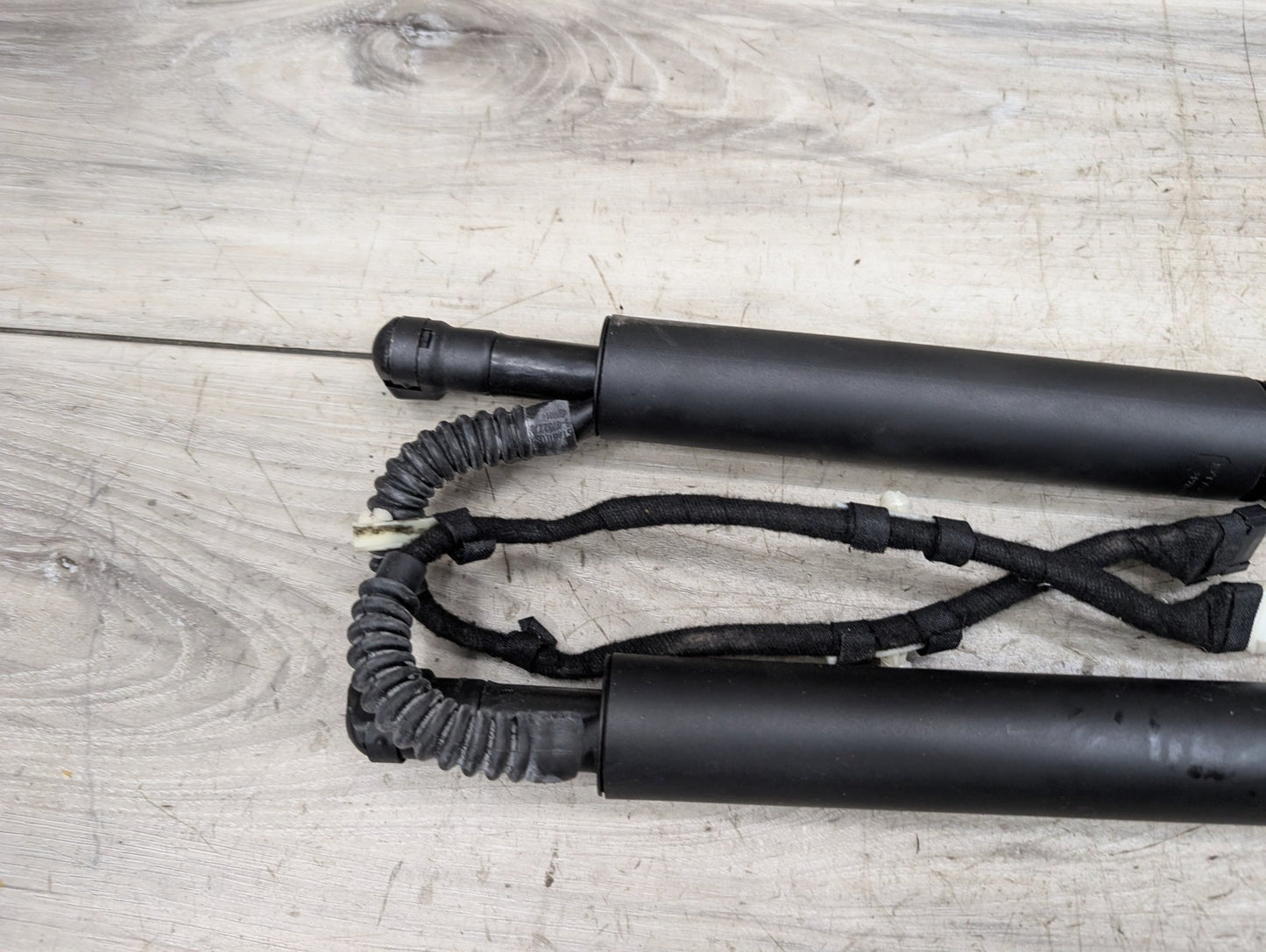 2014 - 2019 BMW 340 F34 Rear Left Right Liftgate Trunk Lid Strut Shock Supports SET 7298983 B58B30M0