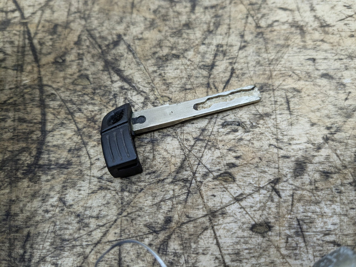 2008-2013 BMW 135i E88 Front Left Driver Key Lock Mechanism w/ Key 7161429 OEM