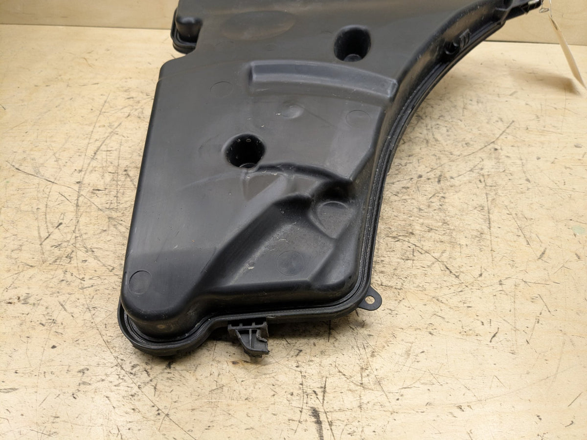 OEM BMW G12 G30 540 M550 750 M760 Windshield Wiper Washer Reservoir Tank Pump