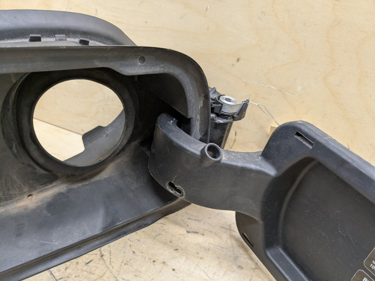 2018-2023 BMW M550i G30 Gas Cover Assembly 7387939 OEM